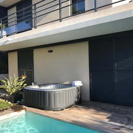 Le Hameau De La Crique De L'anglaise