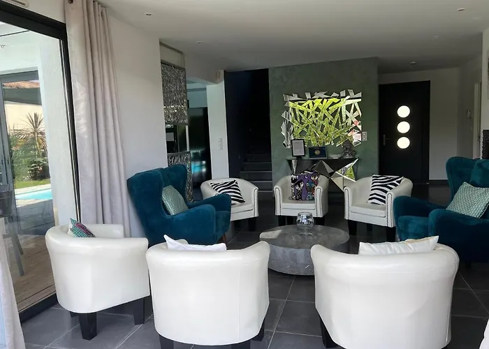 Le Hameau De La Crique De L'anglaise *