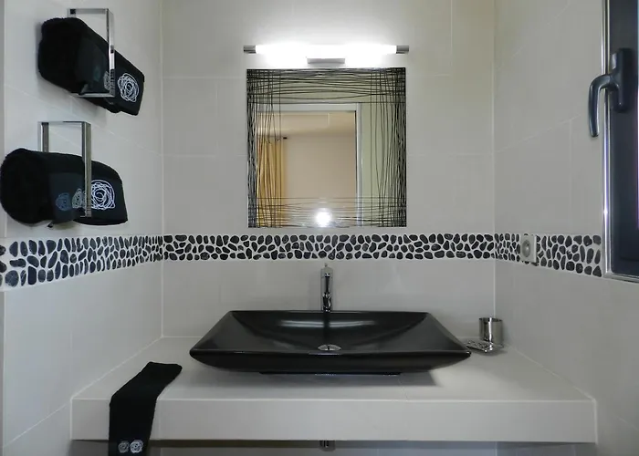 Le Hameau De La Crique De L'anglaise