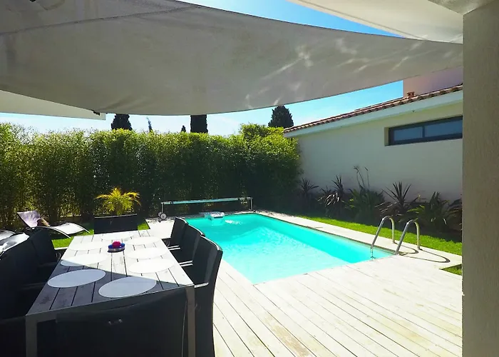 Le Hameau De La Crique De L'anglaise